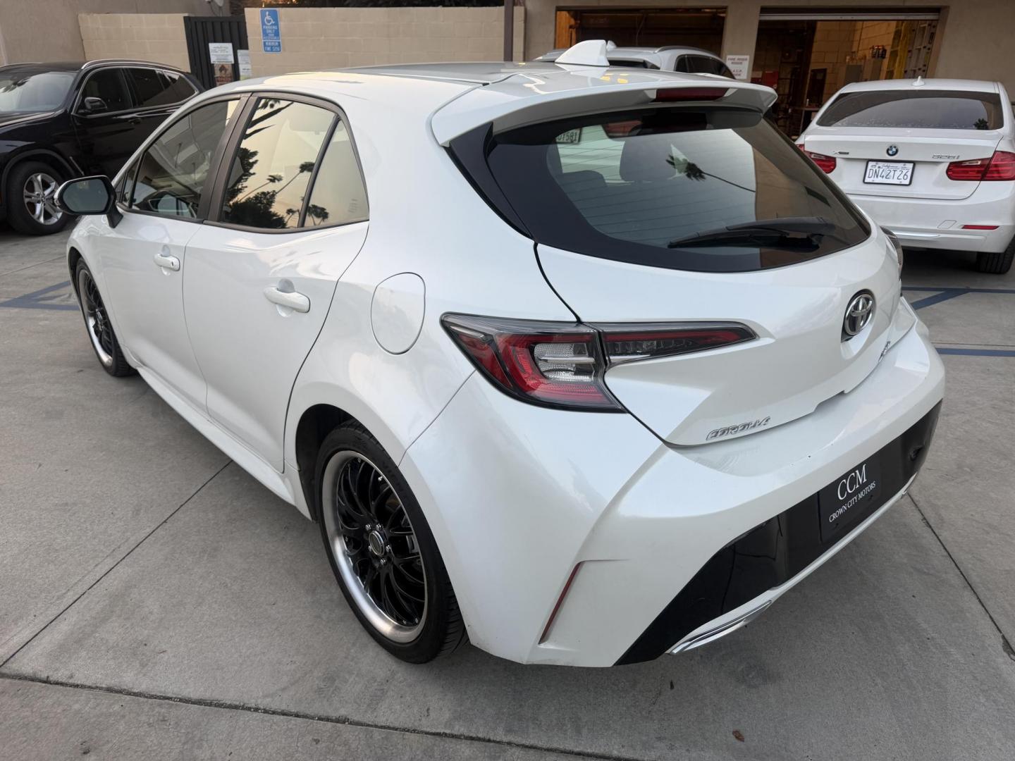 2019 White /BLACK Toyota Corolla L CVT (JTNK4RBE1K3) with an 1.8L L4 DOHC 16V engine, CVT transmission, located at 30 S. Berkeley Avenue, Pasadena, CA, 91107, (626) 248-7567, 34.145447, -118.109398 - Crown City Motors is a used “Buy Here Pay Here” car dealer in Pasadena CA. “Buy Here Pay Here” financing, means that when you purchase your vehicle from our dealership, that you make the payments to the dealership as well. We do not need the banks approval to get you approved for a used auto - Photo#13