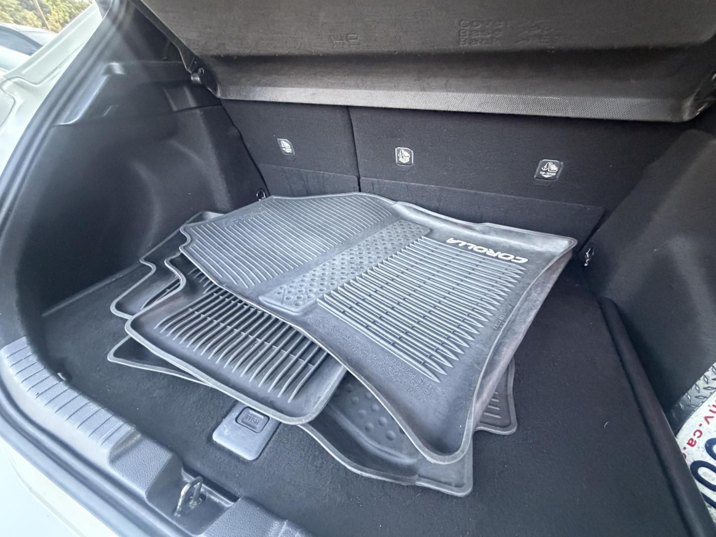 2019 White /BLACK Toyota Corolla L CVT (JTNK4RBE1K3) with an 1.8L L4 DOHC 16V engine, CVT transmission, located at 30 S. Berkeley Avenue, Pasadena, CA, 91107, (626) 248-7567, 34.145447, -118.109398 - Crown City Motors is a used “Buy Here Pay Here” car dealer in Pasadena CA. “Buy Here Pay Here” financing, means that when you purchase your vehicle from our dealership, that you make the payments to the dealership as well. We do not need the banks approval to get you approved for a used auto - Photo#18