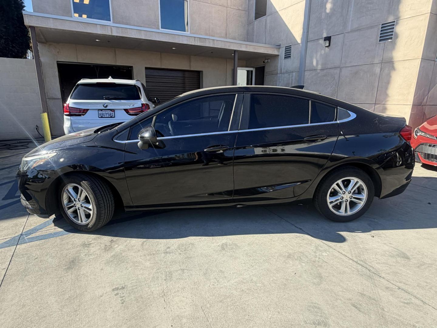 2018 Chevrolet Cruze LT Auto (1G1BE5SM4J7) with an 1.4L L4 DOHC 16V TURBO engine, 6A transmission, located at 30 S. Berkeley Avenue, Pasadena, CA, 91107, (626) 248-7567, 34.145447, -118.109398 - Photo#2