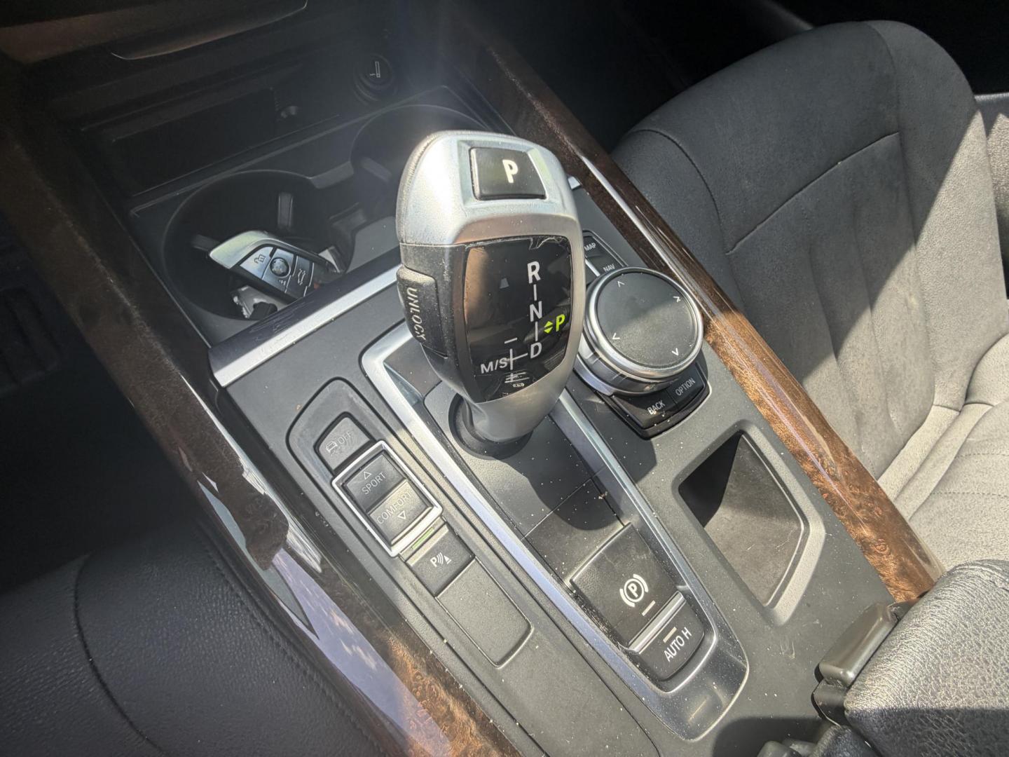 2017 BMW X5 sDrive35i (5UXKR2C56H0) with an 3.0L L6 DOHC 24V engine, 8A transmission, located at 30 S. Berkeley Avenue, Pasadena, CA, 91107, (626) 248-7567, 34.145447, -118.109398 - Photo#13