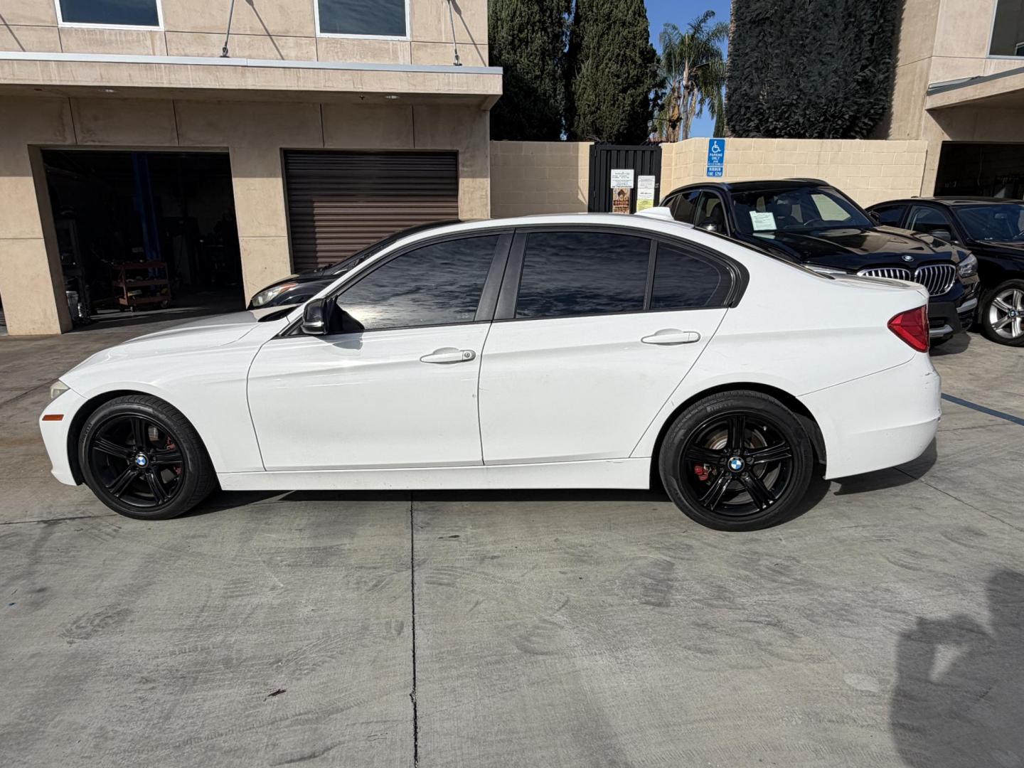 2014 White /Black BMW 3-Series 328i Sedan (WBA3C1C55EK) with an 2.0L L4 DOHC 16V engine, located at 30 S. Berkeley Avenue, Pasadena, CA, 91107, (626) 248-7567, 34.145447, -118.109398 - Crown City Motors is a used “Buy Here Pay Here” car dealer in Pasadena CA. “Buy Here Pay Here” financing, means that when you purchase your vehicle from our dealership, that you make the payments to the dealership as well. We do not need the banks approval to get you approved for a used auto - Photo#1