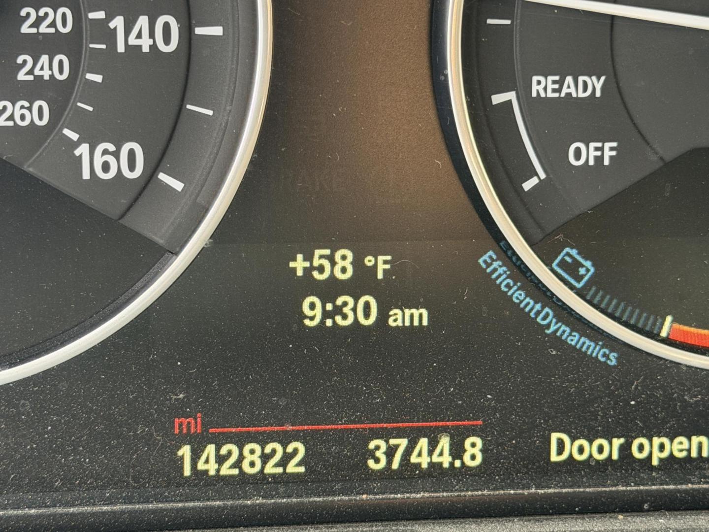 2014 White /Black BMW 3-Series 328i Sedan (WBA3C1C55EK) with an 2.0L L4 DOHC 16V engine, located at 30 S. Berkeley Avenue, Pasadena, CA, 91107, (626) 248-7567, 34.145447, -118.109398 - Crown City Motors is a used “Buy Here Pay Here” car dealer in Pasadena CA. “Buy Here Pay Here” financing, means that when you purchase your vehicle from our dealership, that you make the payments to the dealership as well. We do not need the banks approval to get you approved for a used auto - Photo#5