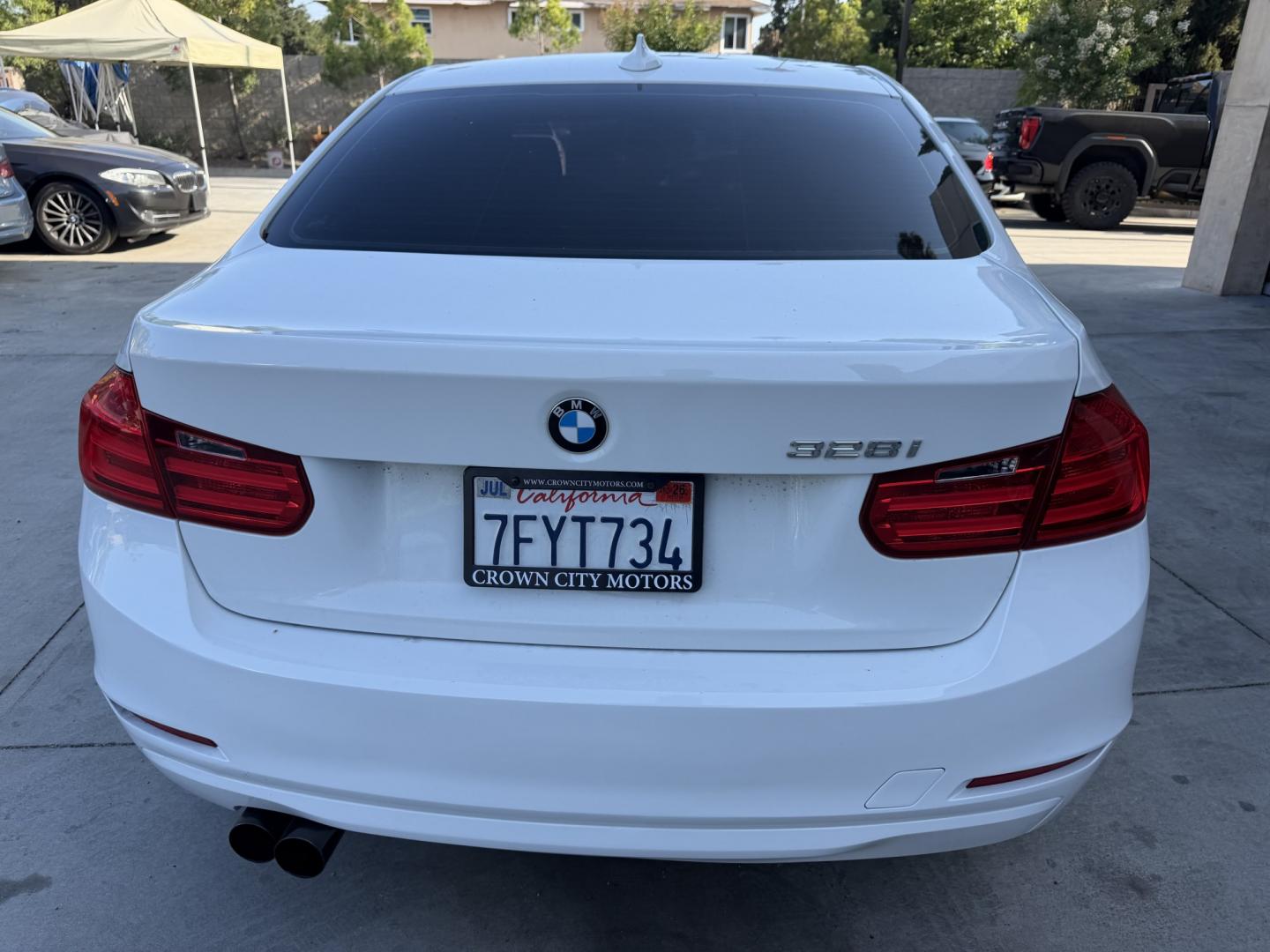 2014 White /Black BMW 3-Series 328i Sedan (WBA3C1C55EK) with an 2.0L L4 DOHC 16V engine, Automatic transmission, located at 30 S. Berkeley Avenue, Pasadena, CA, 91107, (626) 248-7567, 34.145447, -118.109398 - 2014 BMW 3 Series – White – Buy Here Pay Here Financing – Pasadena, CA VIN: WBA3C1C55EK114554 Looking for a white BMW 3 Series with easy financing in Pasadena? This 2014 BMW 3 Series (VIN: WBA3C1C55EK114554) offers luxury, performance, and affordability — with in-house financing design- Photo#4