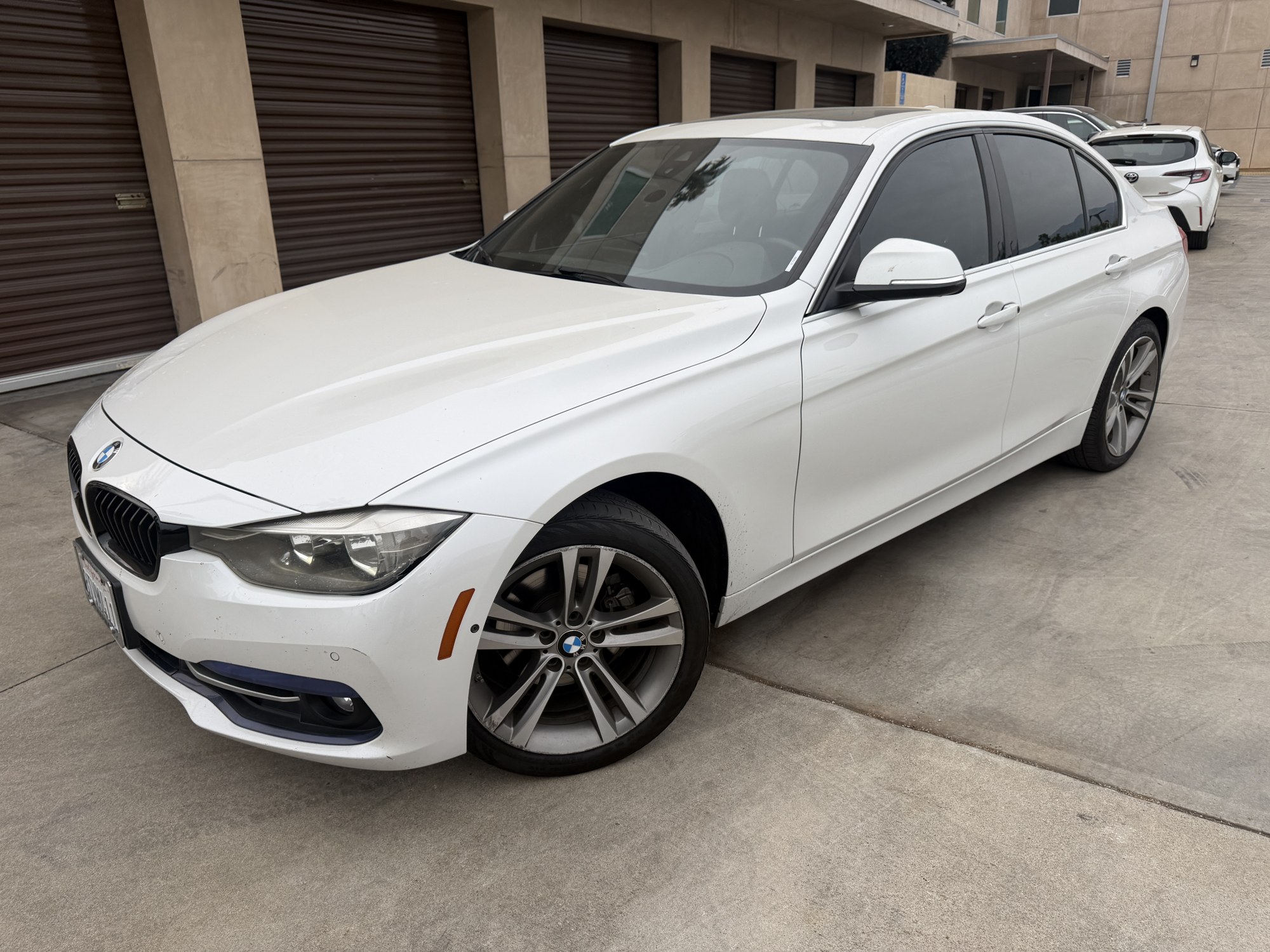 photo of 2017 BMW 3-Series 330i xDrive SULEV Sedan
