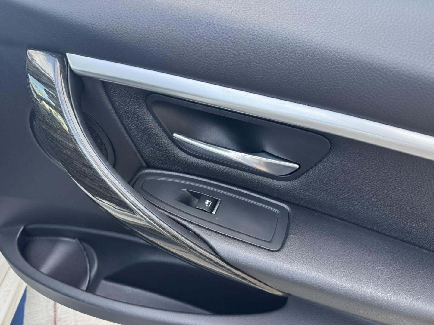 2017 BMW 3-Series 330i xDrive SULEV Sedan (WBA8D9G37HN) with an 3.0L L6 DOHC 24V engine, 8A transmission, located at 30 S. Berkeley Avenue, Pasadena, CA, 91107, (626) 248-7567, 34.145447, -118.109398- Photo#25