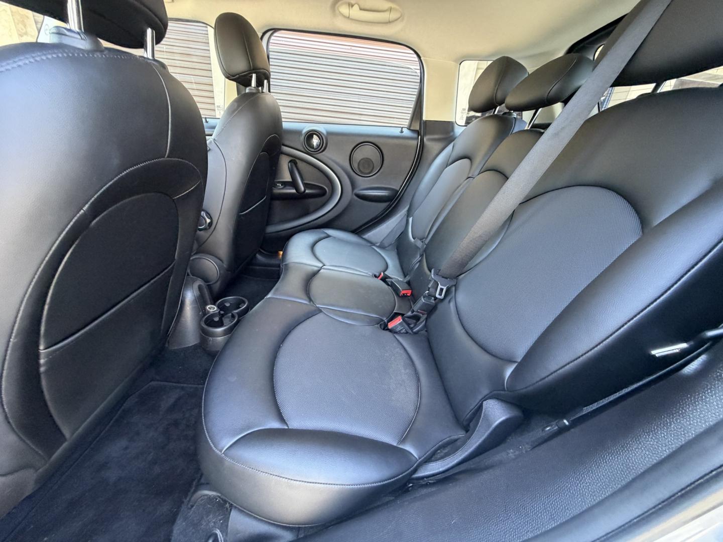 2015 White /BLACK Mini Countryman S (WMWZC3C5XFW) with an 1.6L L4 DOHC 16V TURBO engine, located at 30 S. Berkeley Avenue, Pasadena, CA, 91107, (626) 248-7567, 34.145447, -118.109398 - Photo#10