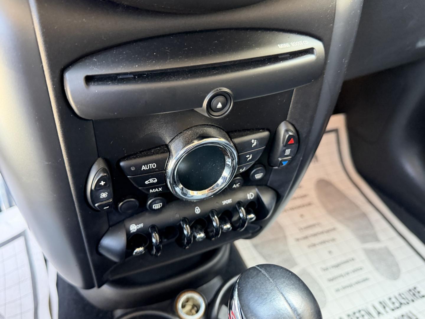2015 White /BLACK Mini Countryman S (WMWZC3C5XFW) with an 1.6L L4 DOHC 16V TURBO engine, located at 30 S. Berkeley Avenue, Pasadena, CA, 91107, (626) 248-7567, 34.145447, -118.109398 - Photo#17