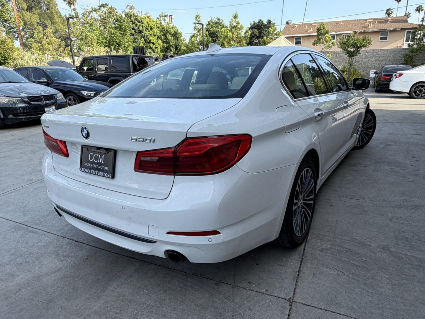 2018 White /Gray BMW 5-Series 530i (WBAJA5C58JG) with an 2.0L L4 DOHC 16V TURBO engine, 8A transmission, located at 30 S. Berkeley Avenue, Pasadena, CA, 91107, (626) 248-7567, 34.145447, -118.109398 - Photo#3
