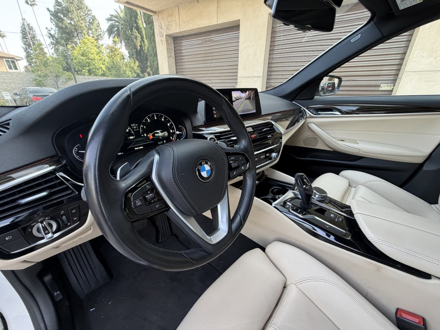 2018 White /Gray BMW 5-Series 530i (WBAJA5C58JG) with an 2.0L L4 DOHC 16V TURBO engine, 8A transmission, located at 30 S. Berkeley Avenue, Pasadena, CA, 91107, (626) 248-7567, 34.145447, -118.109398 - Photo#10