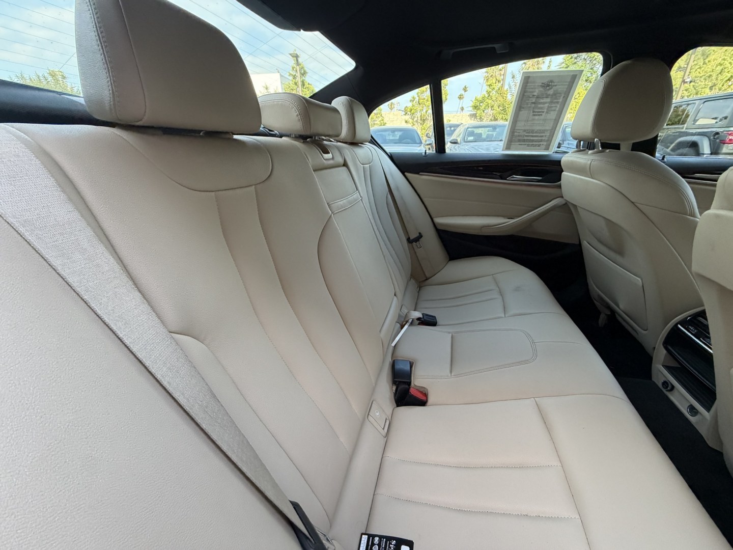 2018 White /Gray BMW 5-Series 530i (WBAJA5C58JG) with an 2.0L L4 DOHC 16V TURBO engine, 8A transmission, located at 30 S. Berkeley Avenue, Pasadena, CA, 91107, (626) 248-7567, 34.145447, -118.109398 - Photo#12