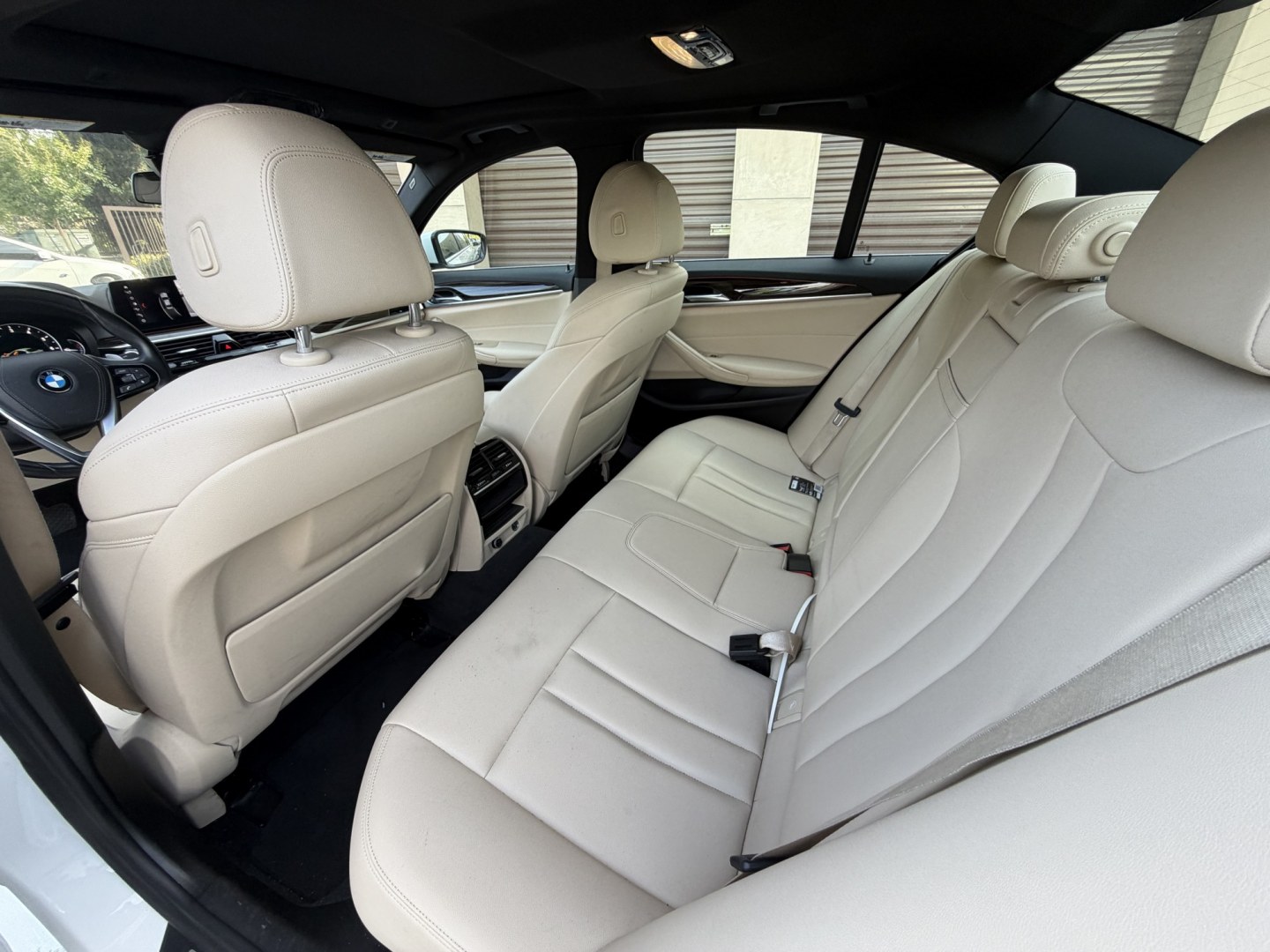 2018 White /Gray BMW 5-Series 530i (WBAJA5C58JG) with an 2.0L L4 DOHC 16V TURBO engine, 8A transmission, located at 30 S. Berkeley Avenue, Pasadena, CA, 91107, (626) 248-7567, 34.145447, -118.109398 - Photo#13