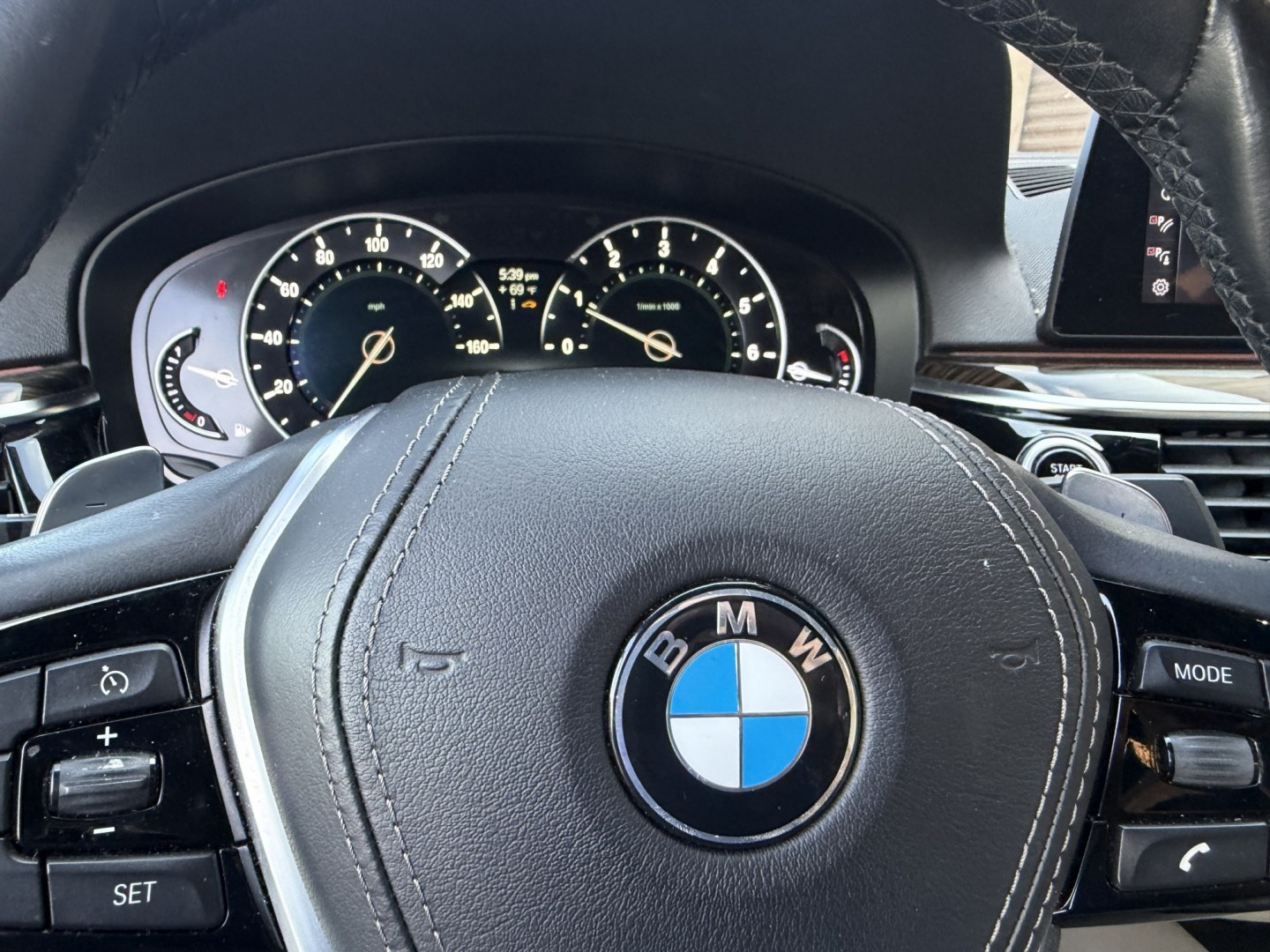 2018 White /Gray BMW 5-Series 530i (WBAJA5C58JG) with an 2.0L L4 DOHC 16V TURBO engine, 8A transmission, located at 30 S. Berkeley Avenue, Pasadena, CA, 91107, (626) 248-7567, 34.145447, -118.109398 - Photo#17