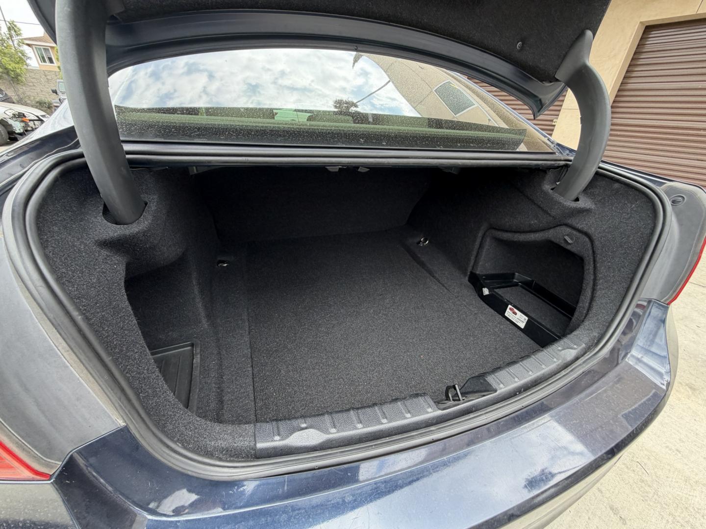 2013 BLUE BMW 3-Series 320i Sedan (WBA3B1C54DF) with an 2.0L L4 DOHC 16V engine, located at 30 S. Berkeley Avenue, Pasadena, CA, 91107, (626) 248-7567, 34.145447, -118.109398 - Photo#19
