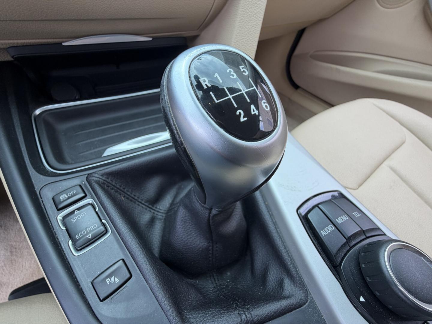 2013 BLUE BMW 3-Series 320i Sedan (WBA3B1C54DF) with an 2.0L L4 DOHC 16V engine, located at 30 S. Berkeley Avenue, Pasadena, CA, 91107, (626) 248-7567, 34.145447, -118.109398 - Photo#18