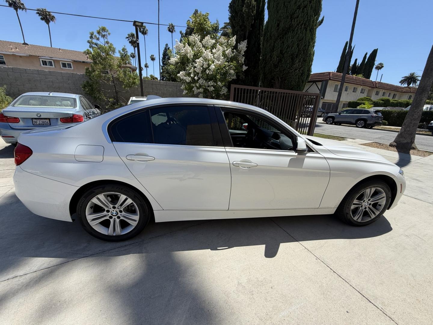 2018 Black /White BMW 3-Series 330i SULEV Sedan (WBA8B9C54JE) with an 3.0L L6 DOHC 24V engine, 8A transmission, located at 30 S. Berkeley Avenue, Pasadena, CA, 91107, (626) 248-7567, 34.145447, -118.109398 - Crown City Motors is a used “Buy Here Pay Here” car dealer in Pasadena CA. “Buy Here Pay Here” financing, means that when you purchase your vehicle from our dealership, that you make the payments to the dealership as well. We do not need the banks approval to get you approved for a used auto- Photo#5