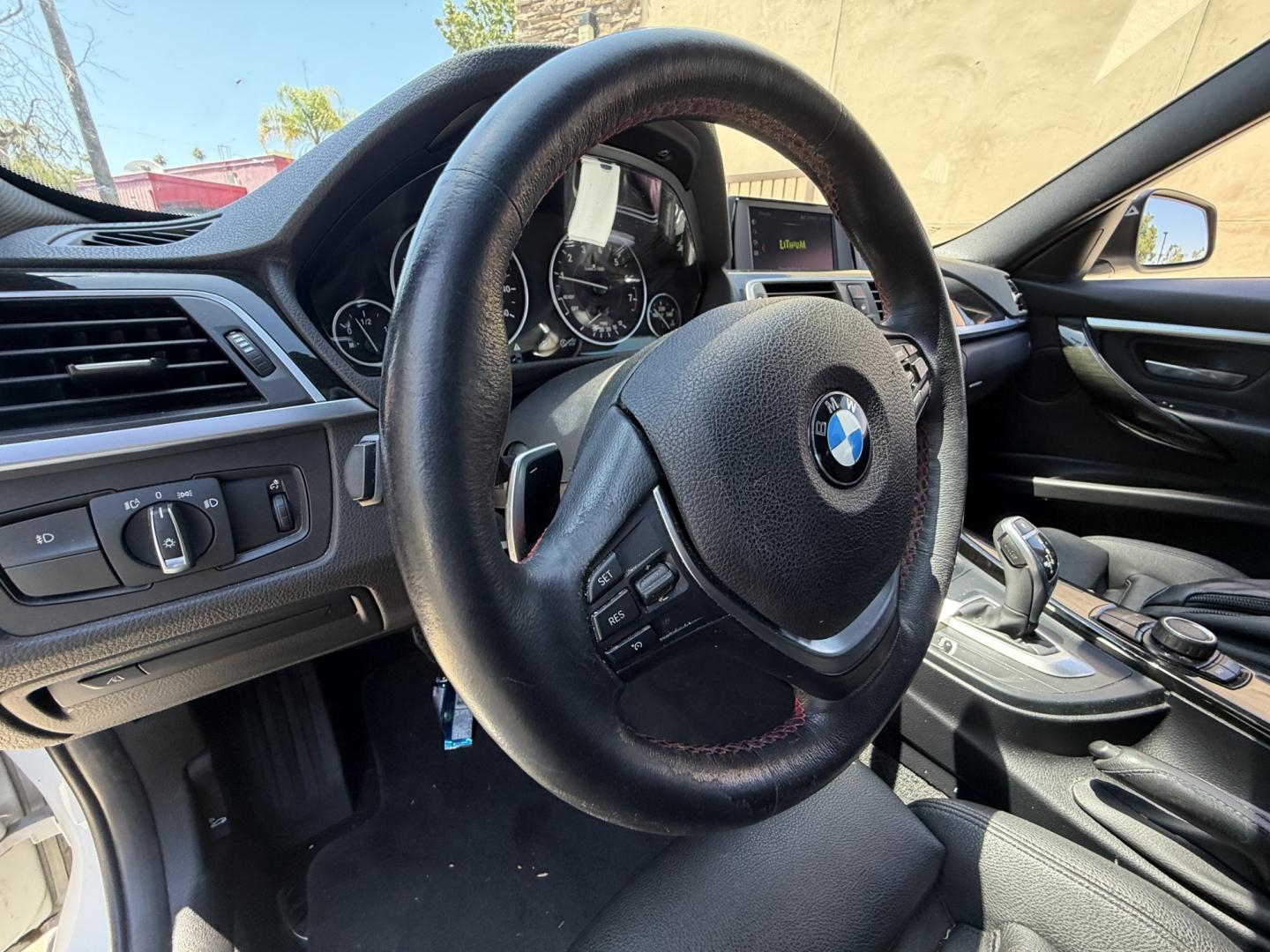 2018 Black /White BMW 3-Series 330i SULEV Sedan (WBA8B9C54JE) with an 3.0L L6 DOHC 24V engine, 8A transmission, located at 30 S. Berkeley Avenue, Pasadena, CA, 91107, (626) 248-7567, 34.145447, -118.109398 - Crown City Motors is a used “Buy Here Pay Here” car dealer in Pasadena CA. “Buy Here Pay Here” financing, means that when you purchase your vehicle from our dealership, that you make the payments to the dealership as well. We do not need the banks approval to get you approved for a used auto- Photo#7