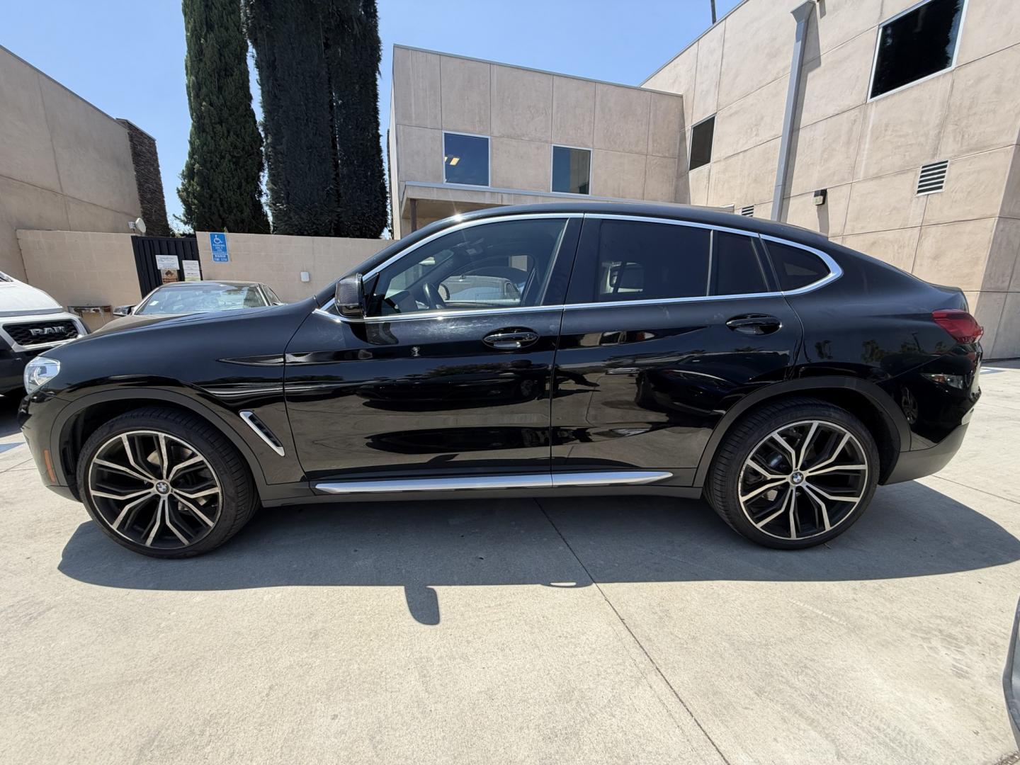 2020 Black /Black BMW X4 xDrive30i (5UX2V1C09LL) with an 2.0L L4 DOHC 16V engine, 8A transmission, located at 30 S. Berkeley Avenue, Pasadena, CA, 91107, (626) 248-7567, 34.145447, -118.109398 - # 2020 BMW X4 xDrive30i for Sale in Pasadena, CA – Buy Here Pay Here Financing Available If you're looking for a luxury SUV that delivers sporty performance, premium comfort, advanced technology, and head-turning style, this 2020 BMW X4 xDrive30i is an outstanding choice. Available now at Crown- Photo#1