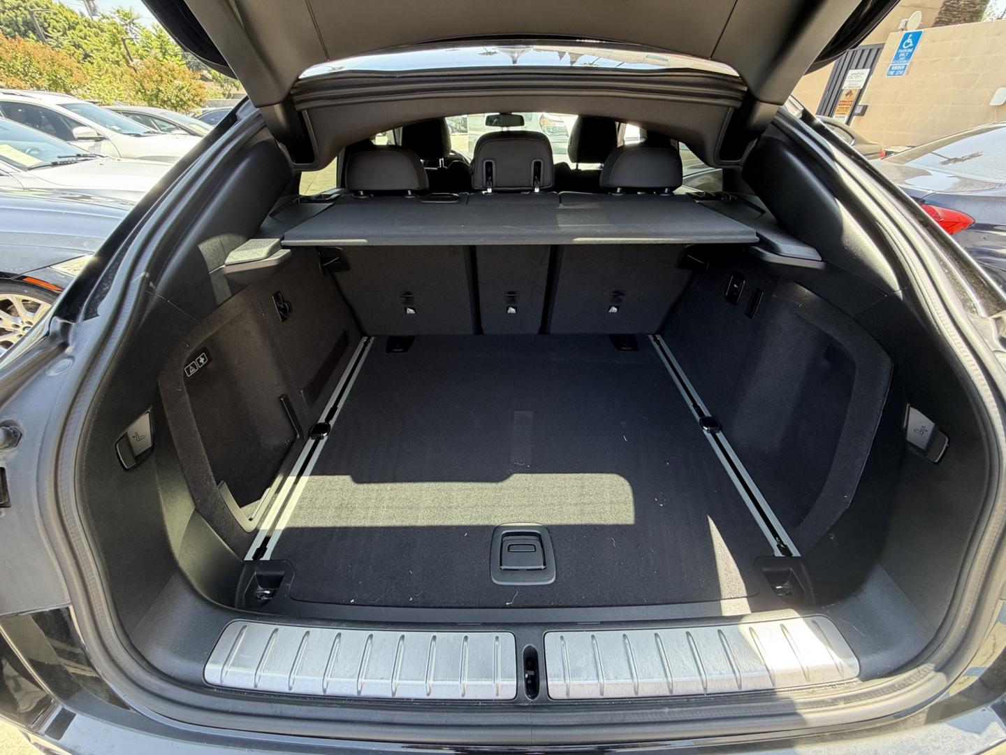 2020 Black /Black BMW X4 xDrive30i (5UX2V1C09LL) with an 2.0L L4 DOHC 16V engine, 8A transmission, located at 30 S. Berkeley Avenue, Pasadena, CA, 91107, (626) 248-7567, 34.145447, -118.109398 - # 2020 BMW X4 xDrive30i for Sale in Pasadena, CA – Buy Here Pay Here Financing Available If you're looking for a luxury SUV that delivers sporty performance, premium comfort, advanced technology, and head-turning style, this 2020 BMW X4 xDrive30i is an outstanding choice. Available now at Crown- Photo#13