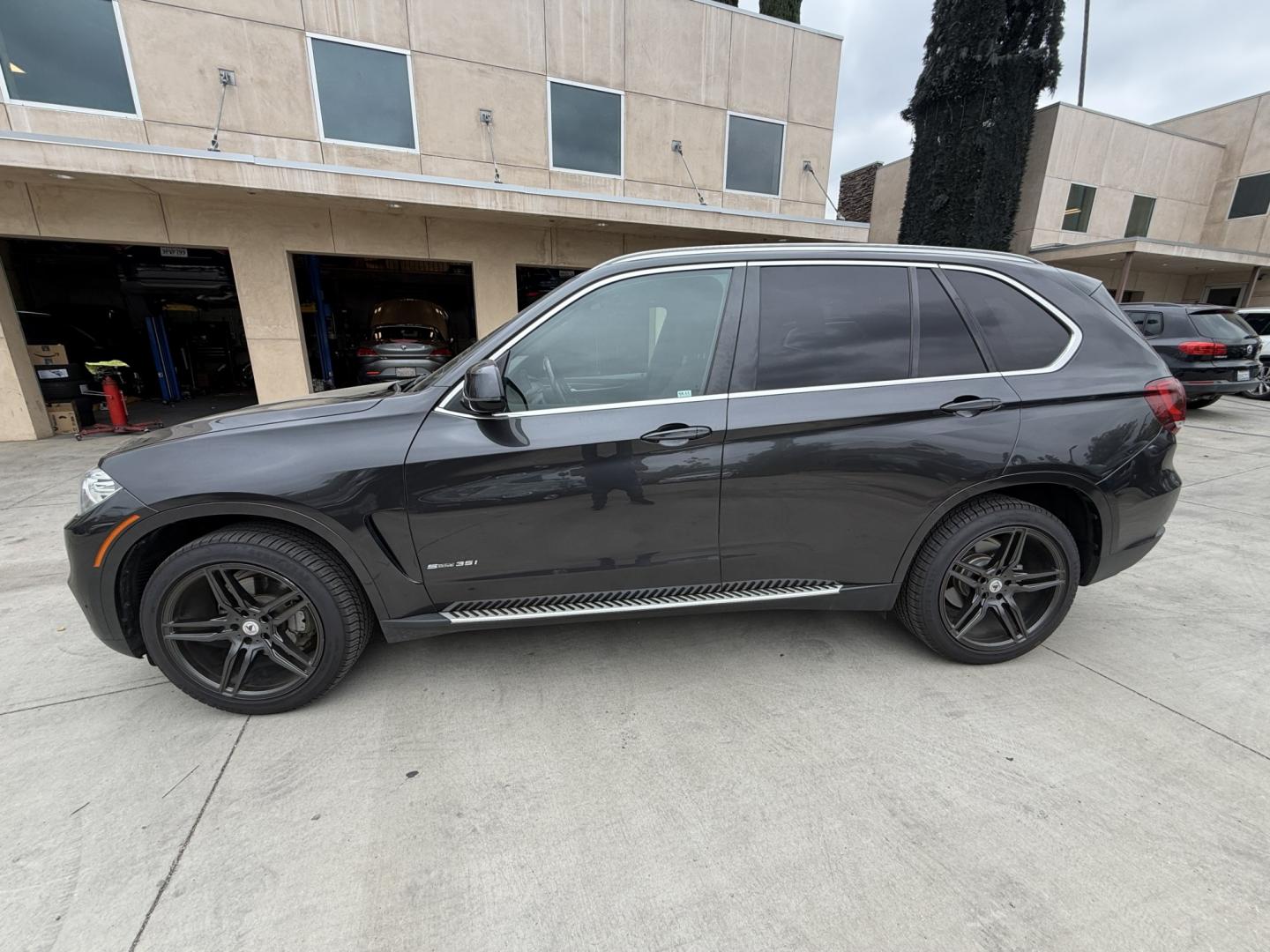 2017 Space Gray Metallic /Black BMW X5 sDrive35i (5UXKR2C35H0) with an 3.0L L6 DOHC 24V engine, 8A transmission, located at 30 S. Berkeley Avenue, Pasadena, CA, 91107, (626) 248-7567, 34.145447, -118.109398 - 2017 BMW X5 xDrive35i for Sale in Pasadena CA – Buy Here Pay Here BMW Financing – Bad Credit Auto Loans – In-House Financing Available Looking for a 2017 BMW X5 for sale in Pasadena, California? Crown City Motors is proud to offer this beautiful 2017 BMW X5 xDrive35i luxury SUV with easy fi- Photo#1