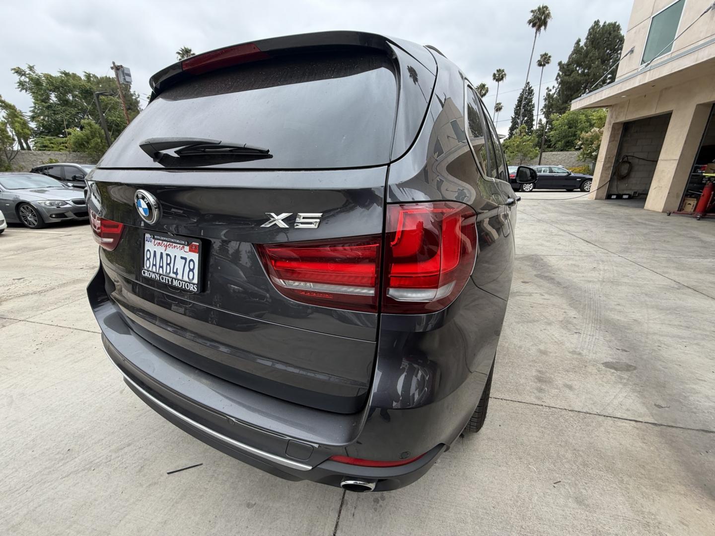 2017 Space Gray Metallic /Black BMW X5 sDrive35i (5UXKR2C35H0) with an 3.0L L6 DOHC 24V engine, 8A transmission, located at 30 S. Berkeley Avenue, Pasadena, CA, 91107, (626) 248-7567, 34.145447, -118.109398 - 2017 BMW X5 xDrive35i for Sale in Pasadena CA – Buy Here Pay Here BMW Financing – Bad Credit Auto Loans – In-House Financing Available Looking for a 2017 BMW X5 for sale in Pasadena, California? Crown City Motors is proud to offer this beautiful 2017 BMW X5 xDrive35i luxury SUV with easy fi- Photo#5