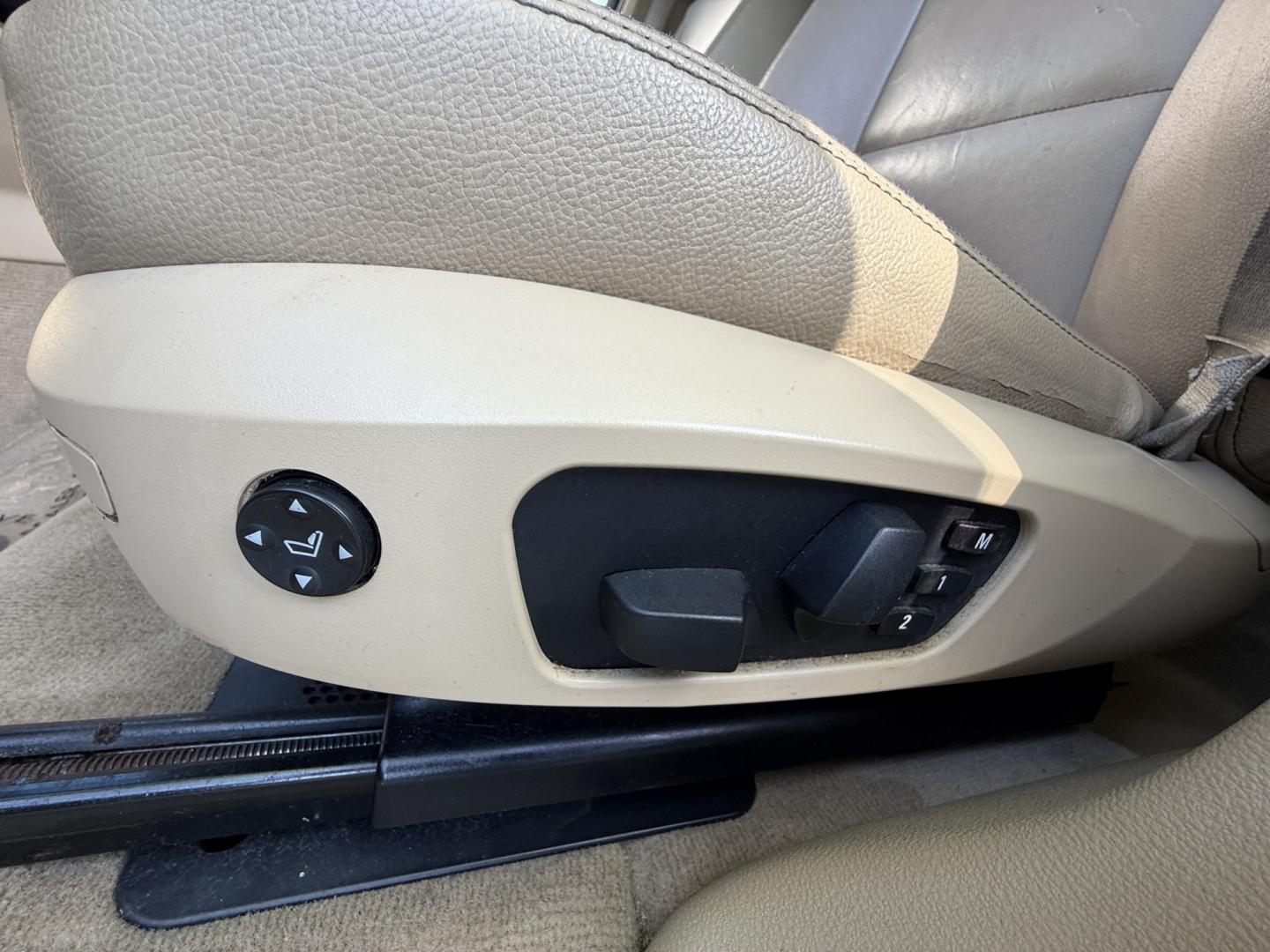 2014 BMW X3 xDrive28i (5UXWX9C5XE0) with an 2.0L L4 DOHC 16V engine, 8-Speed Automatic transmission, located at 30 S. Berkeley Avenue, Pasadena, CA, 91107, (626) 248-7567, 34.145447, -118.109398 - Crown City Motors is a used “Buy Here Pay Here” car dealer in Pasadena CA. “Buy Here Pay Here” financing, means that when you purchase your vehicle from our dealership, that you make the payments to the dealership as well. We do not need the banks approval to get you approved for a used auto- Photo#9