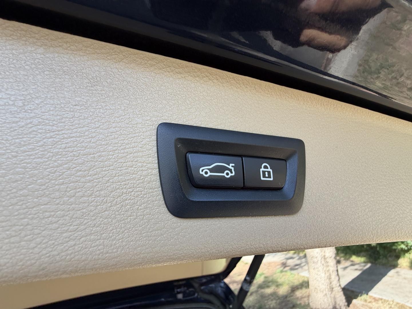 2014 BMW X3 xDrive28i (5UXWX9C5XE0) with an 2.0L L4 DOHC 16V engine, 8-Speed Automatic transmission, located at 30 S. Berkeley Avenue, Pasadena, CA, 91107, (626) 248-7567, 34.145447, -118.109398 - Crown City Motors is a used “Buy Here Pay Here” car dealer in Pasadena CA. “Buy Here Pay Here” financing, means that when you purchase your vehicle from our dealership, that you make the payments to the dealership as well. We do not need the banks approval to get you approved for a used auto- Photo#14