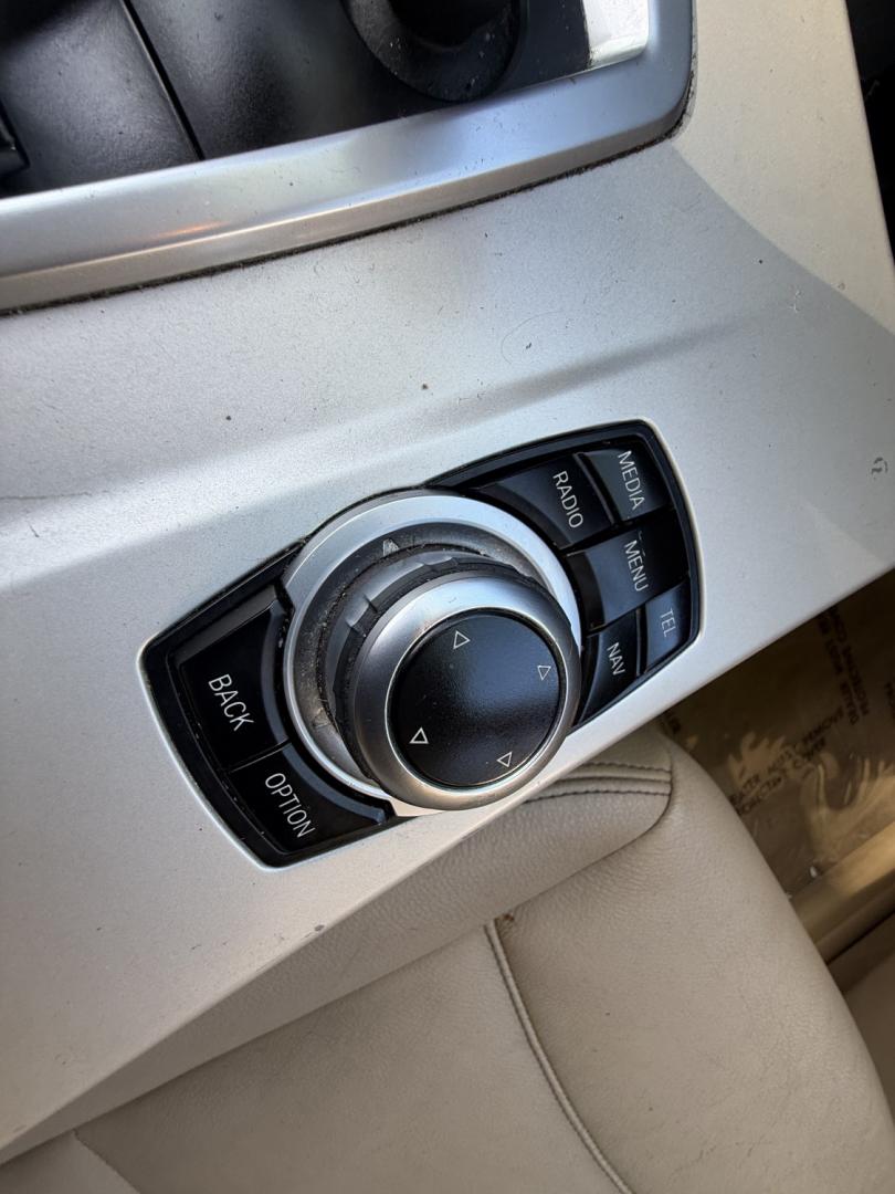 2014 BMW X3 xDrive28i (5UXWX9C5XE0) with an 2.0L L4 DOHC 16V engine, 8-Speed Automatic transmission, located at 30 S. Berkeley Avenue, Pasadena, CA, 91107, (626) 248-7567, 34.145447, -118.109398 - Crown City Motors is a used “Buy Here Pay Here” car dealer in Pasadena CA. “Buy Here Pay Here” financing, means that when you purchase your vehicle from our dealership, that you make the payments to the dealership as well. We do not need the banks approval to get you approved for a used auto- Photo#21