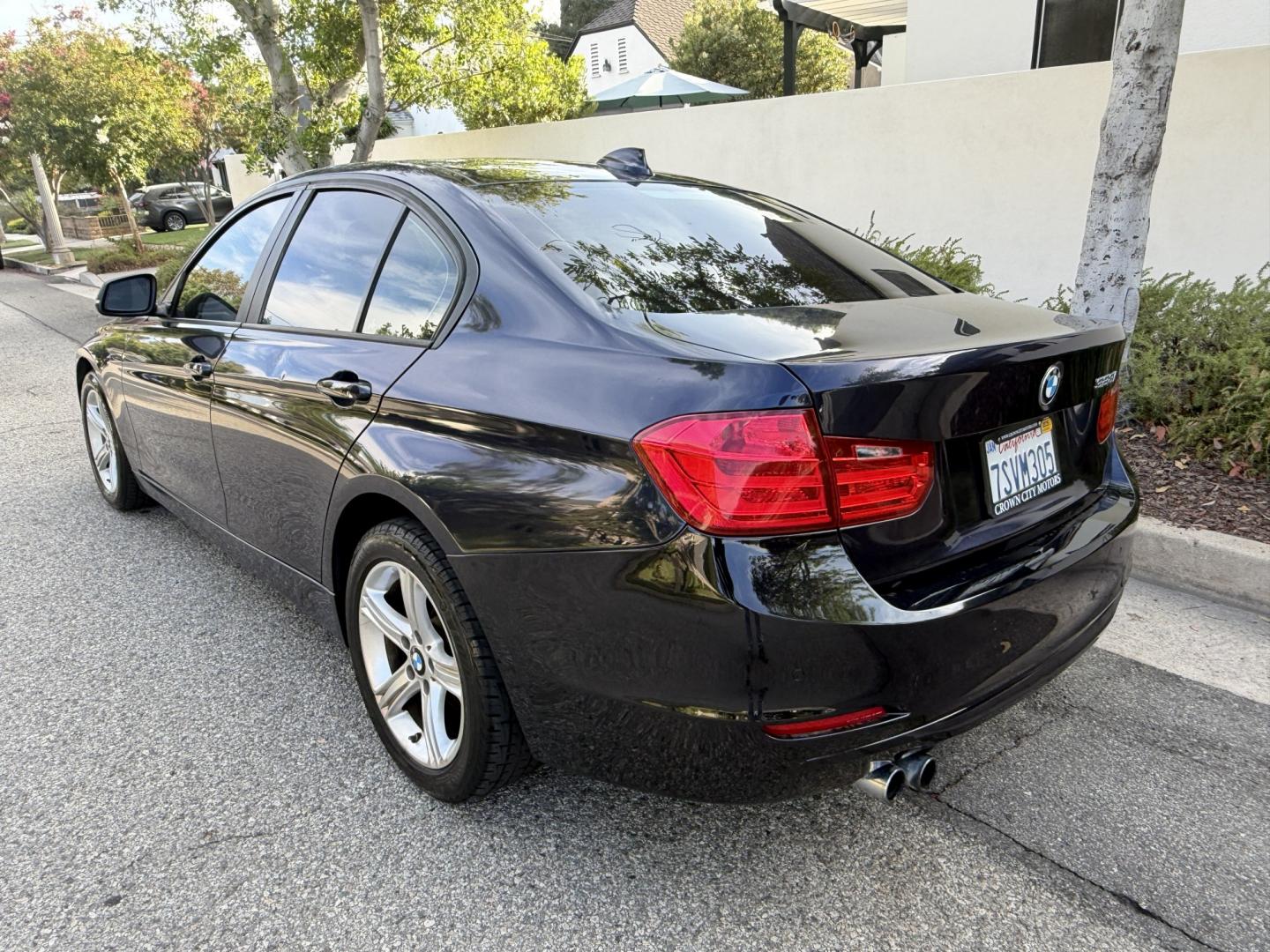 2012 Imperial Blue Metallic /Black BMW 3-Series 328i Sedan (WBA3A5G52CN) with an 2.0L L4 DOHC 16V engine, located at 30 S. Berkeley Avenue, Pasadena, CA, 91107, (626) 248-7567, 34.145447, -118.109398 - DEALER IDENTIFIER: Crown City Motors Sales | Buy Here Pay Here Pasadena TARGET REGIONS: Pasadena, San Gabriel Valley, Riverside, San Bernardino FINANCING SPECIALTY: Subprime Auto Lending, In-House Financing, Bad Credit Car Loans CA VEHICLE: 2012 BMW 328i Sedan w/ Nav & Backup Camera (VIN: WBA3A5G- Photo#4