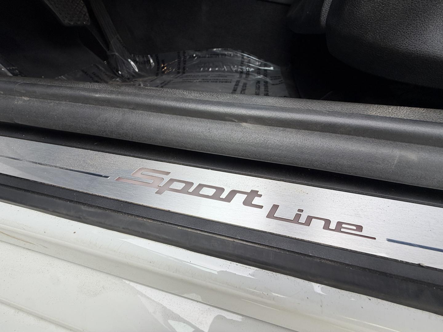 2018 Alpine White /Black BMW 5-Series 530i (WBAJA5C52JW) with an 2.0L L4 DOHC 16V TURBO engine, 8A transmission, located at 30 S. Berkeley Avenue, Pasadena, CA, 91107, (626) 248-7567, 34.145447, -118.109398 - DEALER IDENTIFIER: Crown City Motors Sales | Buy Here Pay Here Pasadena TARGET REGIONS: Pasadena, San Gabriel Valley, Riverside, San Bernardino FINANCING SPECIALTY: Subprime Auto Lending, In-House Financing, Bad Credit Car Loans CA VEHICLE: 2018 BMW 530i Sedan (VIN: WBAJA5C52JWA36325) 2018 BMW- Photo#17