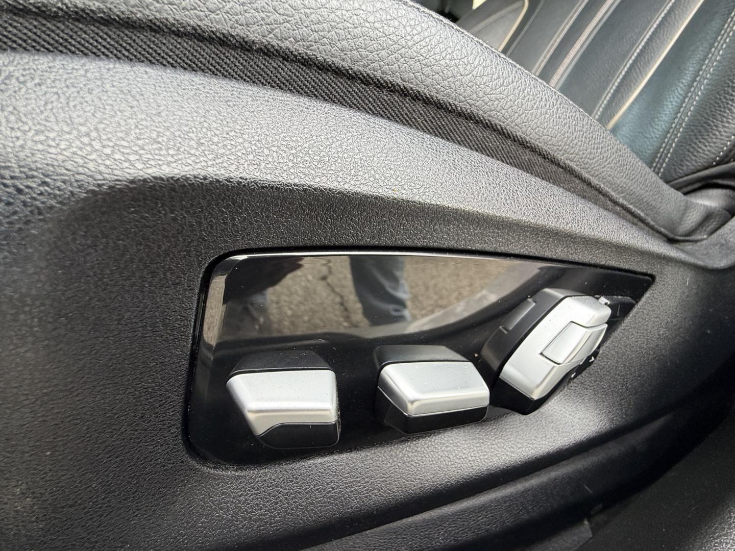 2018 Alpine White /Black BMW 5-Series 530i (WBAJA5C52JW) with an 2.0L L4 DOHC 16V TURBO engine, 8A transmission, located at 30 S. Berkeley Avenue, Pasadena, CA, 91107, (626) 248-7567, 34.145447, -118.109398 - DEALER IDENTIFIER: Crown City Motors Sales | Buy Here Pay Here Pasadena TARGET REGIONS: Pasadena, San Gabriel Valley, Riverside, San Bernardino FINANCING SPECIALTY: Subprime Auto Lending, In-House Financing, Bad Credit Car Loans CA VEHICLE: 2018 BMW 530i Sedan (VIN: WBAJA5C52JWA36325) 2018 BMW- Photo#19
