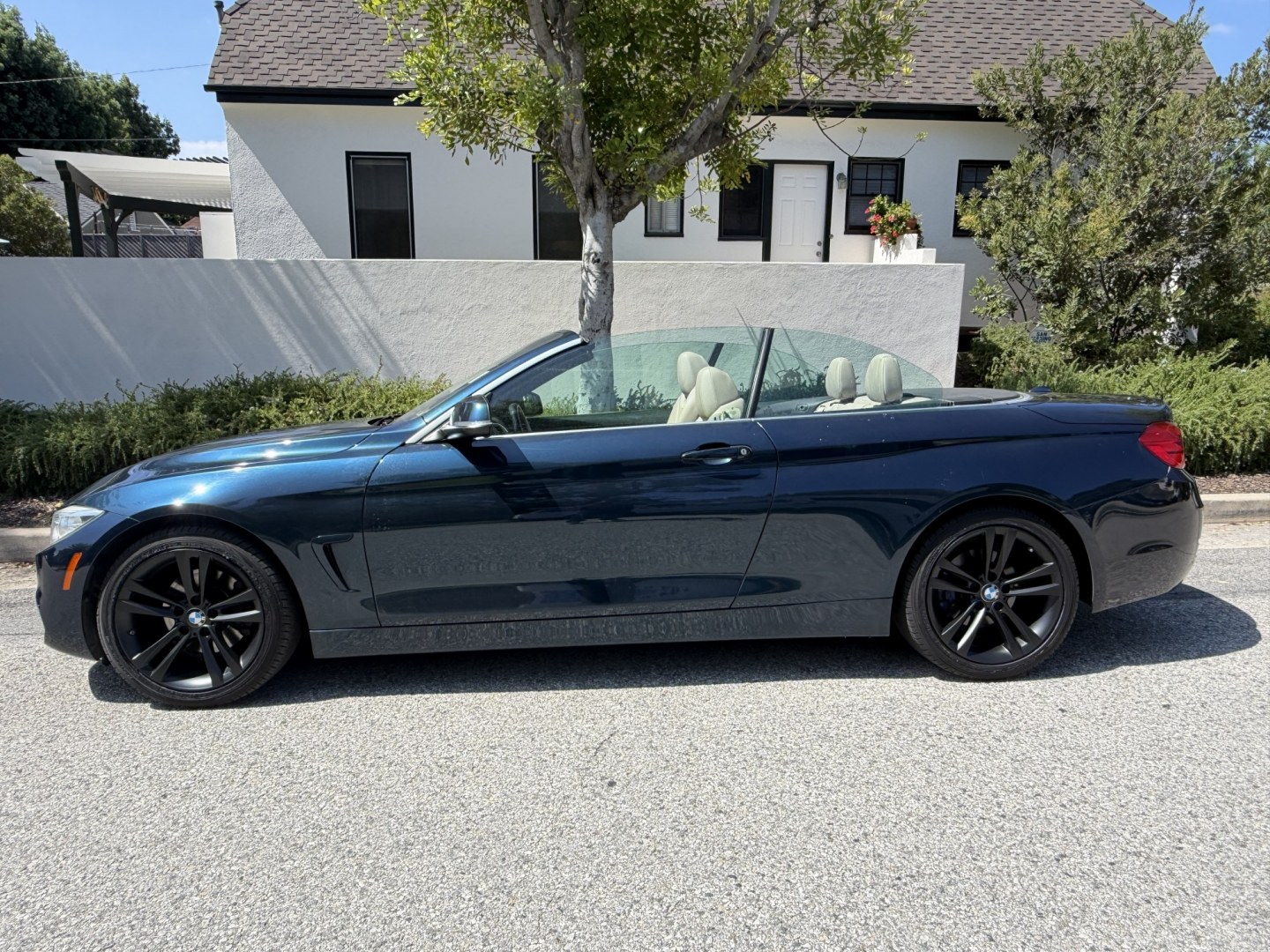 2016 Mediterranean Blue Metallic /Gray BMW 4-Series 428i SULEV Convertible (WBA3V7C56G5) with an 2.0L L4 DOHC 16V engine, 8A transmission, located at 30 S. Berkeley Avenue, Pasadena, CA, 91107, (626) 248-7567, 34.145447, -118.109398 - DEALER IDENTIFIER: Crown City Motors Sales | Buy Here Pay Here Pasadena TARGET REGIONS: Pasadena, San Gabriel Valley, Riverside, San Bernardino FINANCING SPECIALTY: Subprime Auto Lending, In-House Financing, Bad Credit Car Loans CA VEHICLE: 2016 BMW 328i Sedan (VIN: WBA3V7C56G5A26906) 2016 BMW- Photo#1