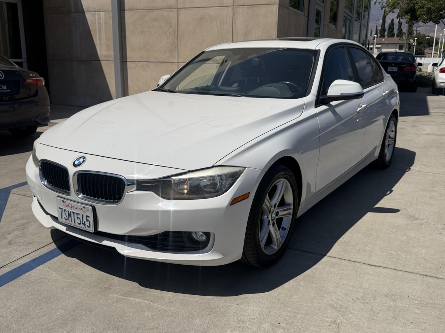 2014 Alpine White /Black BMW 3-Series 328i Sedan (WBA3C1C56EK) with an 2.0L L4 DOHC 16V engine, Automatic transmission, located at 30 S. Berkeley Avenue, Pasadena, CA, 91107, (626) 248-7567, 34.145447, -118.109398 - DEALER IDENTIFIER: Crown City Motors Sales | Buy Here Pay Here Pasadena TARGET REGIONS: Pasadena, San Gabriel Valley, Riverside, San Bernardino FINANCING SPECIALTY: Subprime Auto Lending, In-House Financing, Bad Credit Car Loans CA VEHICLE: 2014 BMW 320i Sedan (VIN: WBA3C1C56EK105247) 2014 BMW- Photo#0