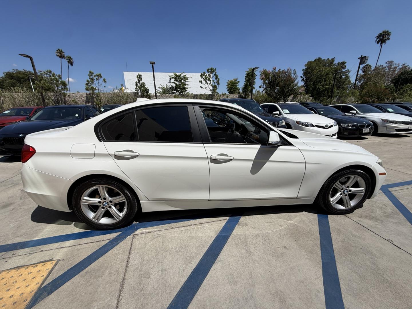 2014 Alpine White /Black BMW 3-Series 328i Sedan (WBA3C1C56EK) with an 2.0L L4 DOHC 16V engine, Automatic transmission, located at 30 S. Berkeley Avenue, Pasadena, CA, 91107, (626) 248-7567, 34.145447, -118.109398 - DEALER IDENTIFIER: Crown City Motors Sales | Buy Here Pay Here Pasadena TARGET REGIONS: Pasadena, San Gabriel Valley, Riverside, San Bernardino FINANCING SPECIALTY: Subprime Auto Lending, In-House Financing, Bad Credit Car Loans CA VEHICLE: 2014 BMW 320i Sedan (VIN: WBA3C1C56EK105247) 2014 BMW- Photo#3