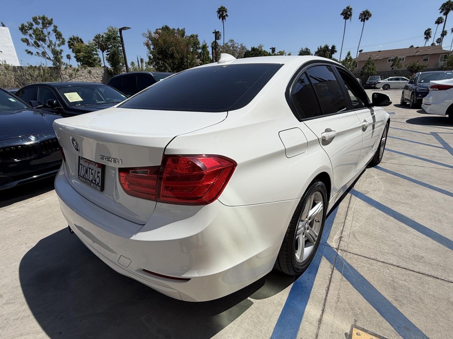 2014 Alpine White /Black BMW 3-Series 328i Sedan (WBA3C1C56EK) with an 2.0L L4 DOHC 16V engine, Automatic transmission, located at 30 S. Berkeley Avenue, Pasadena, CA, 91107, (626) 248-7567, 34.145447, -118.109398 - DEALER IDENTIFIER: Crown City Motors Sales | Buy Here Pay Here Pasadena TARGET REGIONS: Pasadena, San Gabriel Valley, Riverside, San Bernardino FINANCING SPECIALTY: Subprime Auto Lending, In-House Financing, Bad Credit Car Loans CA VEHICLE: 2014 BMW 320i Sedan (VIN: WBA3C1C56EK105247) 2014 BMW- Photo#5