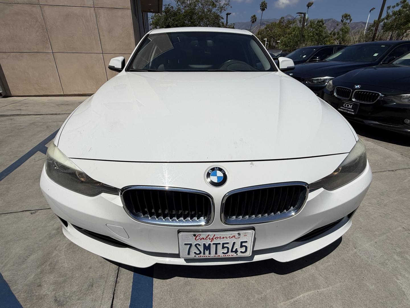 2014 Alpine White /Black BMW 3-Series 328i Sedan (WBA3C1C56EK) with an 2.0L L4 DOHC 16V engine, Automatic transmission, located at 30 S. Berkeley Avenue, Pasadena, CA, 91107, (626) 248-7567, 34.145447, -118.109398 - DEALER IDENTIFIER: Crown City Motors Sales | Buy Here Pay Here Pasadena TARGET REGIONS: Pasadena, San Gabriel Valley, Riverside, San Bernardino FINANCING SPECIALTY: Subprime Auto Lending, In-House Financing, Bad Credit Car Loans CA VEHICLE: 2014 BMW 320i Sedan (VIN: WBA3C1C56EK105247) 2014 BMW- Photo#6