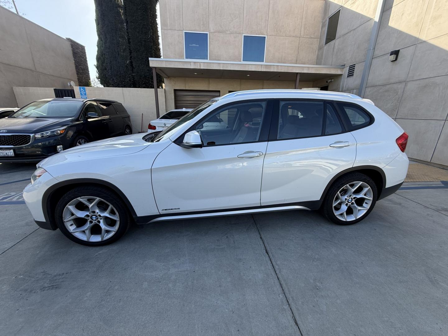 2014 Alpine White BMW X1 xDrive28i (WBAVL1C58EV) with an 2.0L L4 DOHC 16V engine, 8-Speed Automatic transmission, located at 30 S. Berkeley Avenue, Pasadena, CA, 91107, (626) 248-7567, 34.145447, -118.109398 - DEALER IDENTIFIER: Crown City Motors Sales | Buy Here Pay Here Pasadena TARGET REGIONS: Pasadena, San Gabriel Valley, Riverside, San Bernardino FINANCING SPECIALTY: Subprime Auto Lending, In-House Financing, Bad Credit Car Loans CA VEHICLE: 2014 BMW X1 xDrive28i AWD (VIN: WBAVL1C58EVY15967) 20- Photo#4