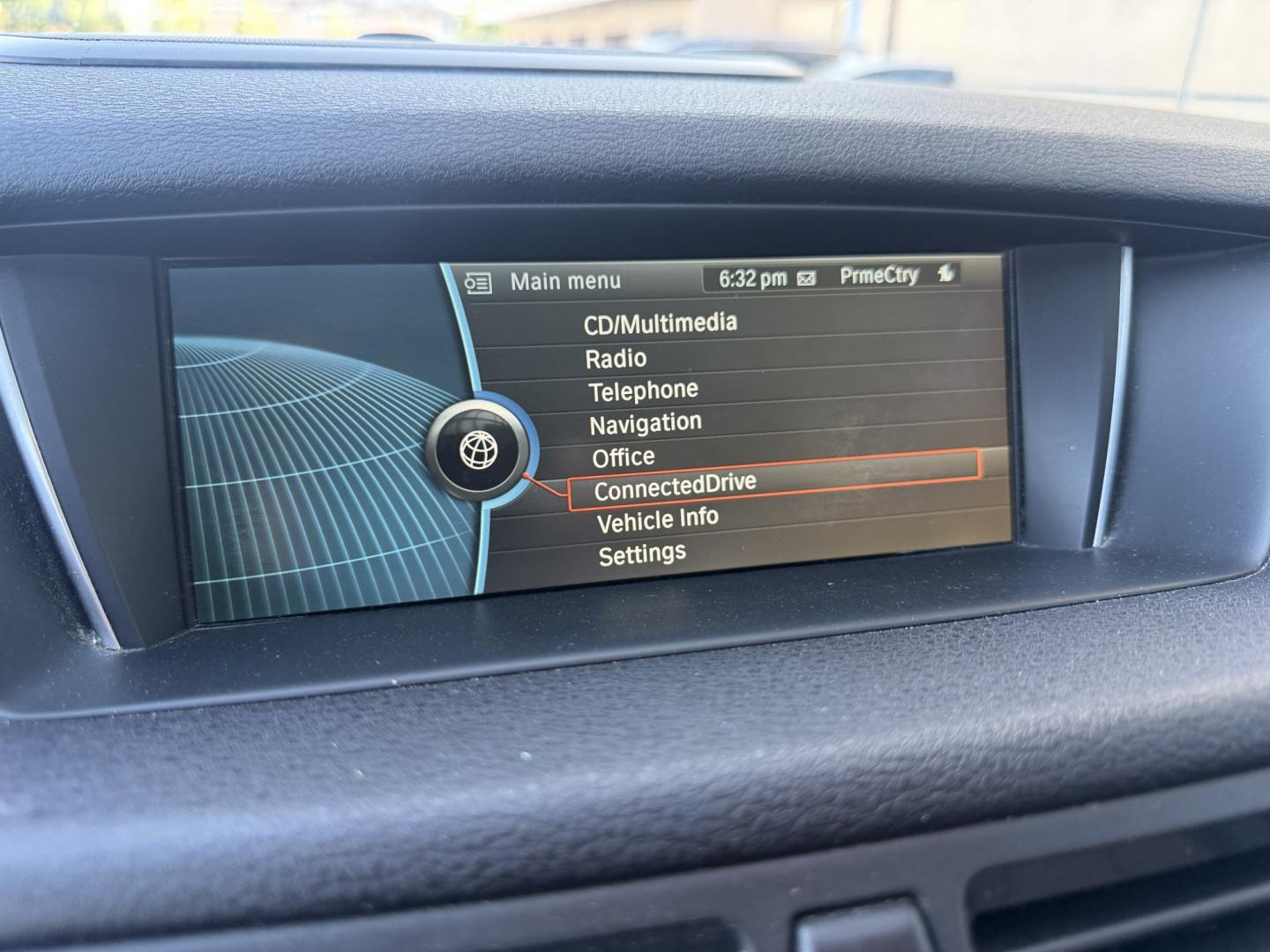 2014 Alpine White BMW X1 xDrive28i (WBAVL1C58EV) with an 2.0L L4 DOHC 16V engine, 8-Speed Automatic transmission, located at 30 S. Berkeley Avenue, Pasadena, CA, 91107, (626) 248-7567, 34.145447, -118.109398 - DEALER IDENTIFIER: Crown City Motors Sales | Buy Here Pay Here Pasadena TARGET REGIONS: Pasadena, San Gabriel Valley, Riverside, San Bernardino FINANCING SPECIALTY: Subprime Auto Lending, In-House Financing, Bad Credit Car Loans CA VEHICLE: 2014 BMW X1 xDrive28i AWD (VIN: WBAVL1C58EVY15967) 20- Photo#13