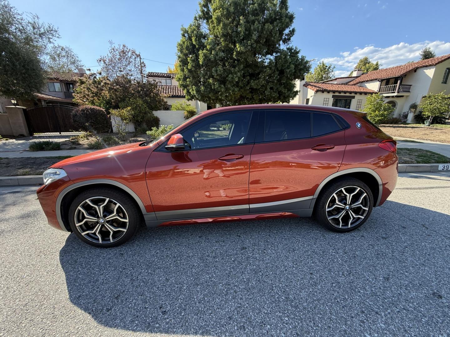 2018 /Sunset Orange Metallic BMW X2 xDrive28i (WBXYJ5C39JE) with an 2.0L L4 DOHC 16V engine, 8A transmission, located at 30 S. Berkeley Avenue, Pasadena, CA, 91107, (626) 248-7567, 34.145447, -118.109398 - DEALER IDENTIFIER: Crown City Motors Sales | Buy Here Pay Here Pasadena TARGET REGIONS: Pasadena, San Gabriel Valley, Riverside, San Bernardino FINANCING SPECIALTY: Subprime Auto Lending, In-House Financing, Bad Credit Car Loans CA VEHICLE: 2018 BMW X3 xDrive30i AWD SAV (VIN: WBXYJ5C39JEB19193)- Photo#1