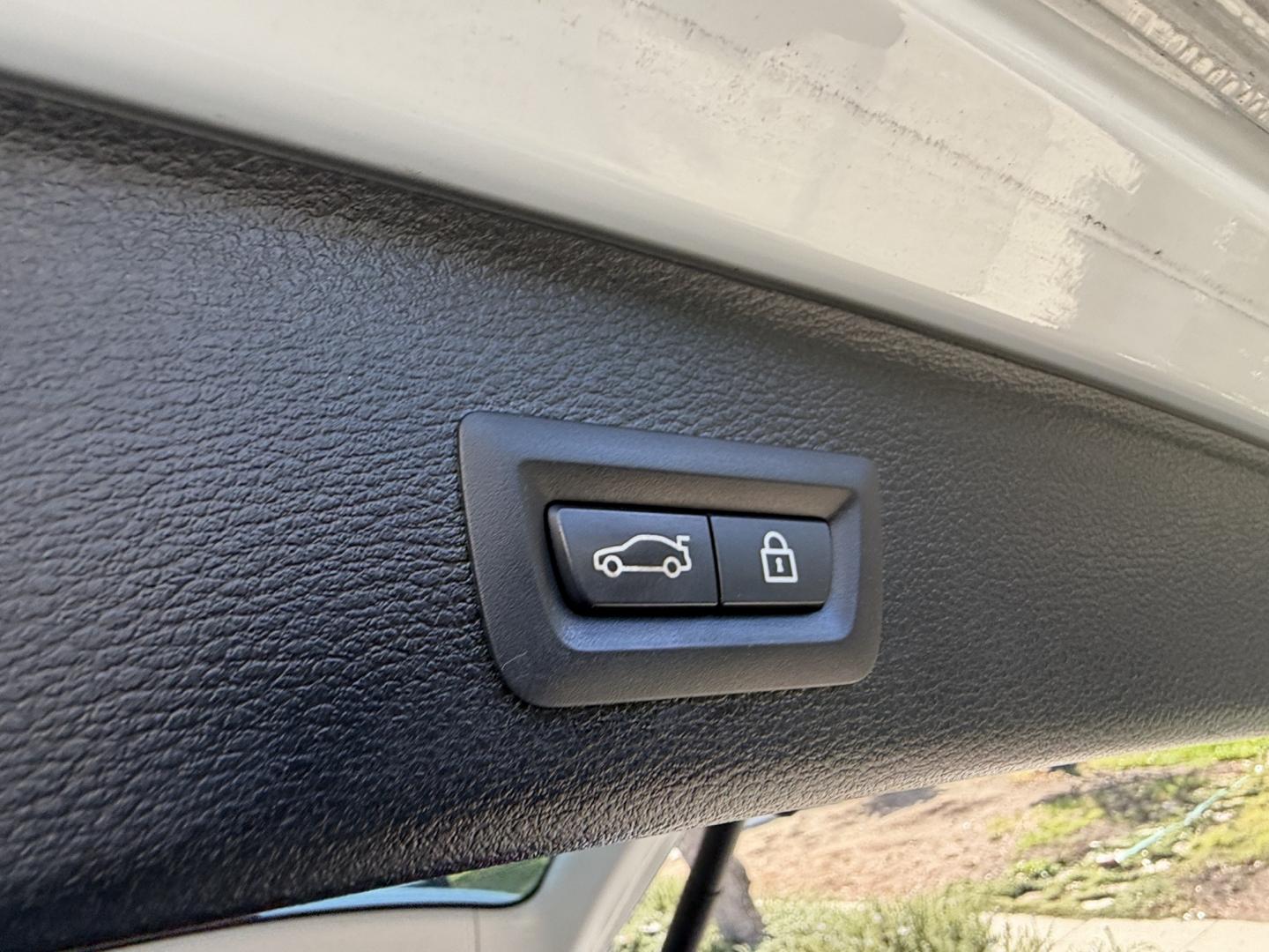 2015 BMW X3 xDrive28i (5UXWX9C5XF0) with an 2.0L L4 DOHC 16V engine, 8-Speed Automatic transmission, located at 30 S. Berkeley Avenue, Pasadena, CA, 91107, (626) 248-7567, 34.145447, -118.109398- Photo#18