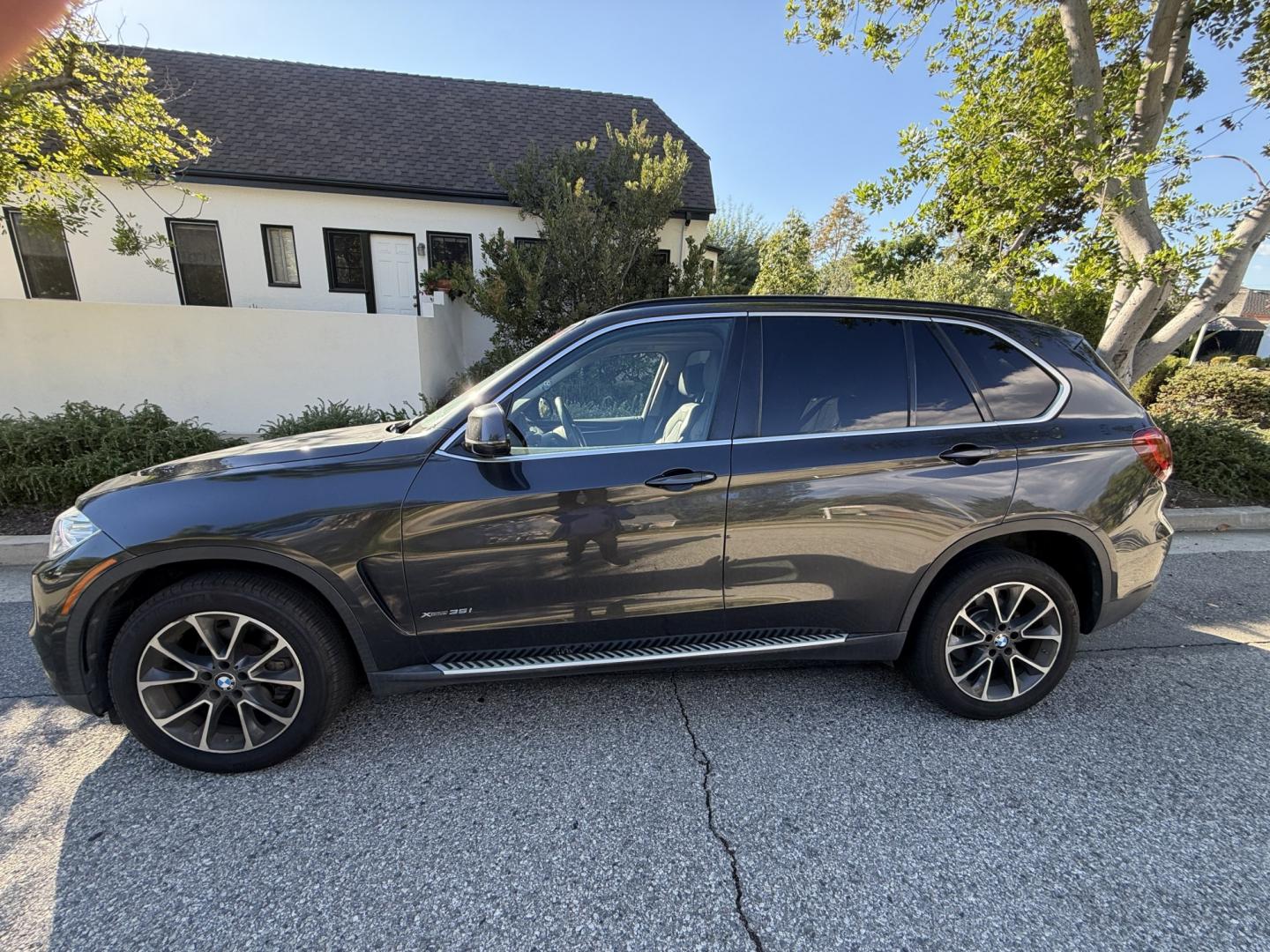 2015 Gray /Black BMW X5 xDrive35i (5UXKR0C58F0) with an 3.0L L6 DOHC 24V engine, 8-Speed Automatic transmission, located at 30 S. Berkeley Avenue, Pasadena, CA, 91107, (626) 248-7567, 34.145447, -118.109398- Photo#1