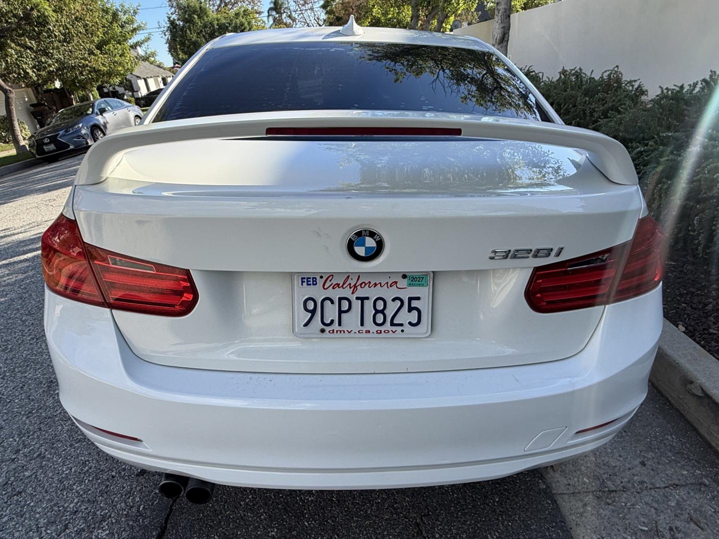 2013 White /Black BMW 3-Series 328i Sedan (WBA3A5C51DF) with an 2.0L L4 DOHC 16V engine, located at 30 S. Berkeley Avenue, Pasadena, CA, 91107, (626) 248-7567, 34.145447, -118.109398- Photo#3