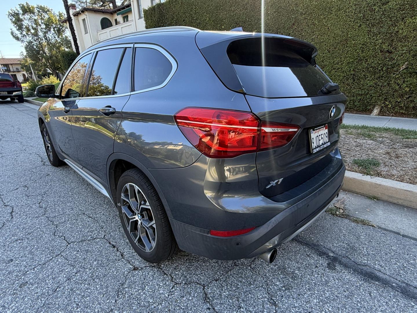 2020 Gray metallic /Black BMW X1 sDrive28i (WBXJG7C09L5) with an 2.0L L4 DOHC 16V engine, 8A transmission, located at 30 S. Berkeley Avenue, Pasadena, CA, 91107, (626) 248-7567, 34.145447, -118.109398- Photo#4